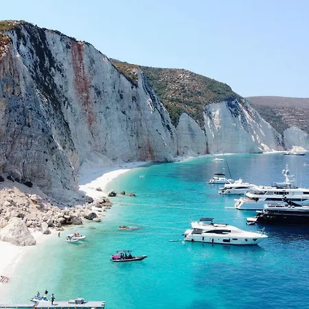 Polytropon Ground Floor アパート Kástron