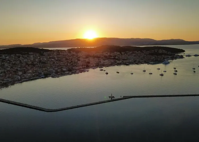 Polytropon Ground Floor * Kástron