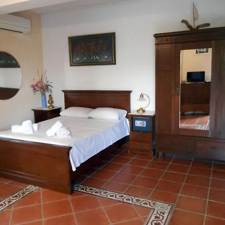 Polytropon Ground Floor Apartment