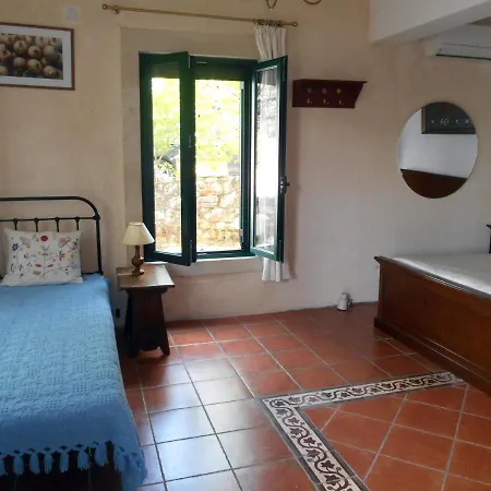 Polytropon Ground Floor Apartment