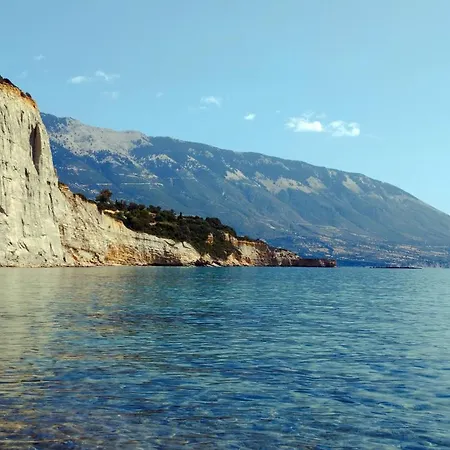 Polytropon Ground Floor * Κάστρο