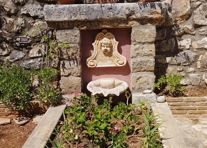 Polytropon Ground Floor Apartmán *