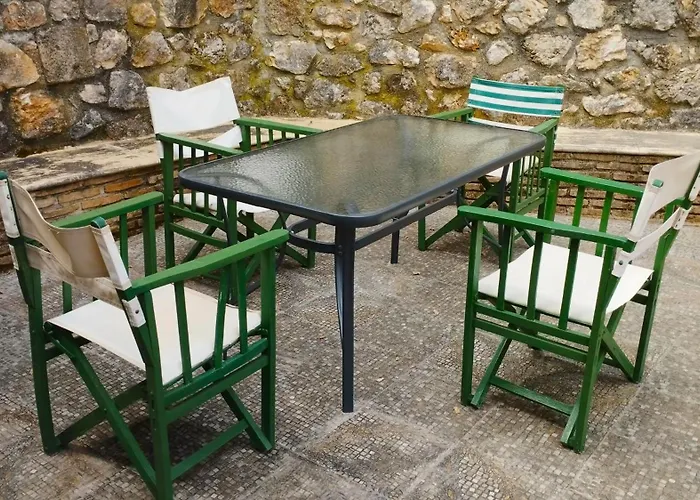 Polytropon Ground Floor Apartmán *